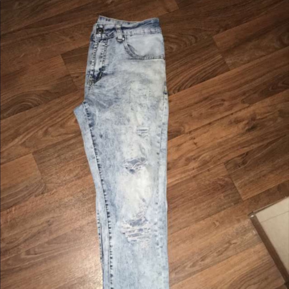 Men’s jeans.